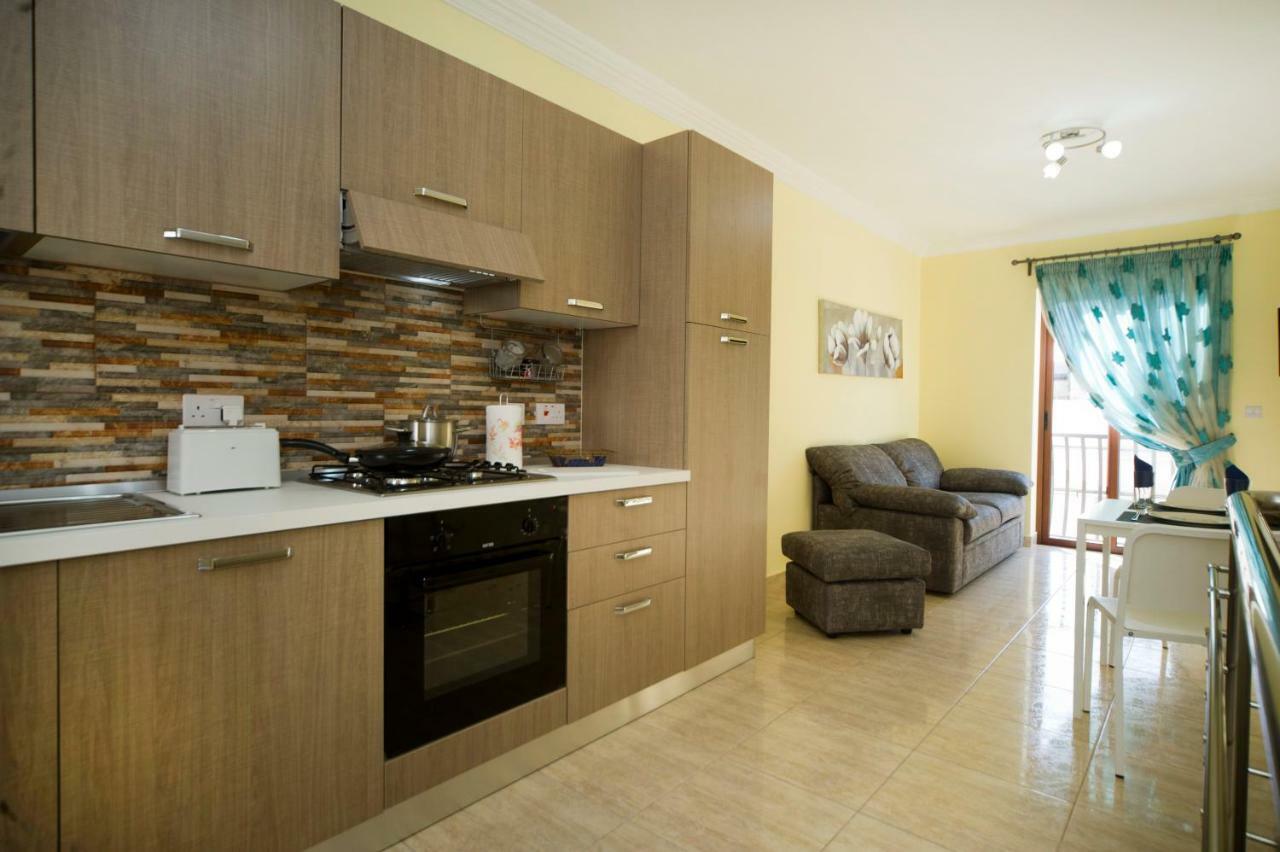 Sliema Duplex 1 Bedroom Apartment With 2 Bathrooms- Sleep 4 Exterior photo