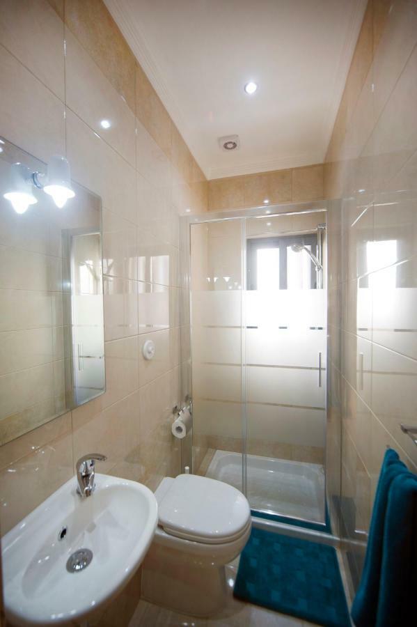 Sliema Duplex 1 Bedroom Apartment With 2 Bathrooms- Sleep 4 Exterior photo